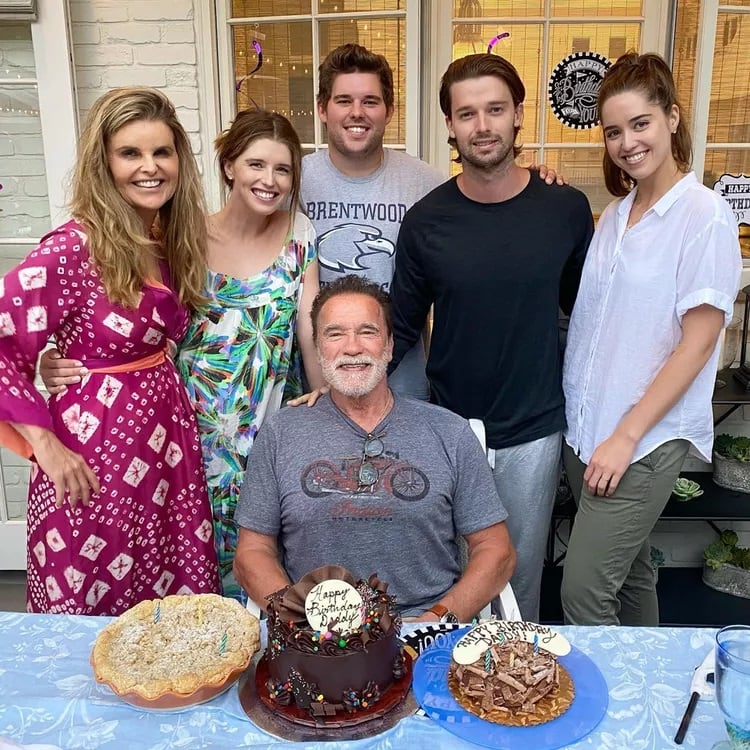 Arnold Schwarzenegger y los cuatro hijos que tuvo con su exesposa, Maria Shriver: Katherine, Christina, Patrick y Christopher (Foto: Katherine Schwarzenegger Pratt/ Instagram)