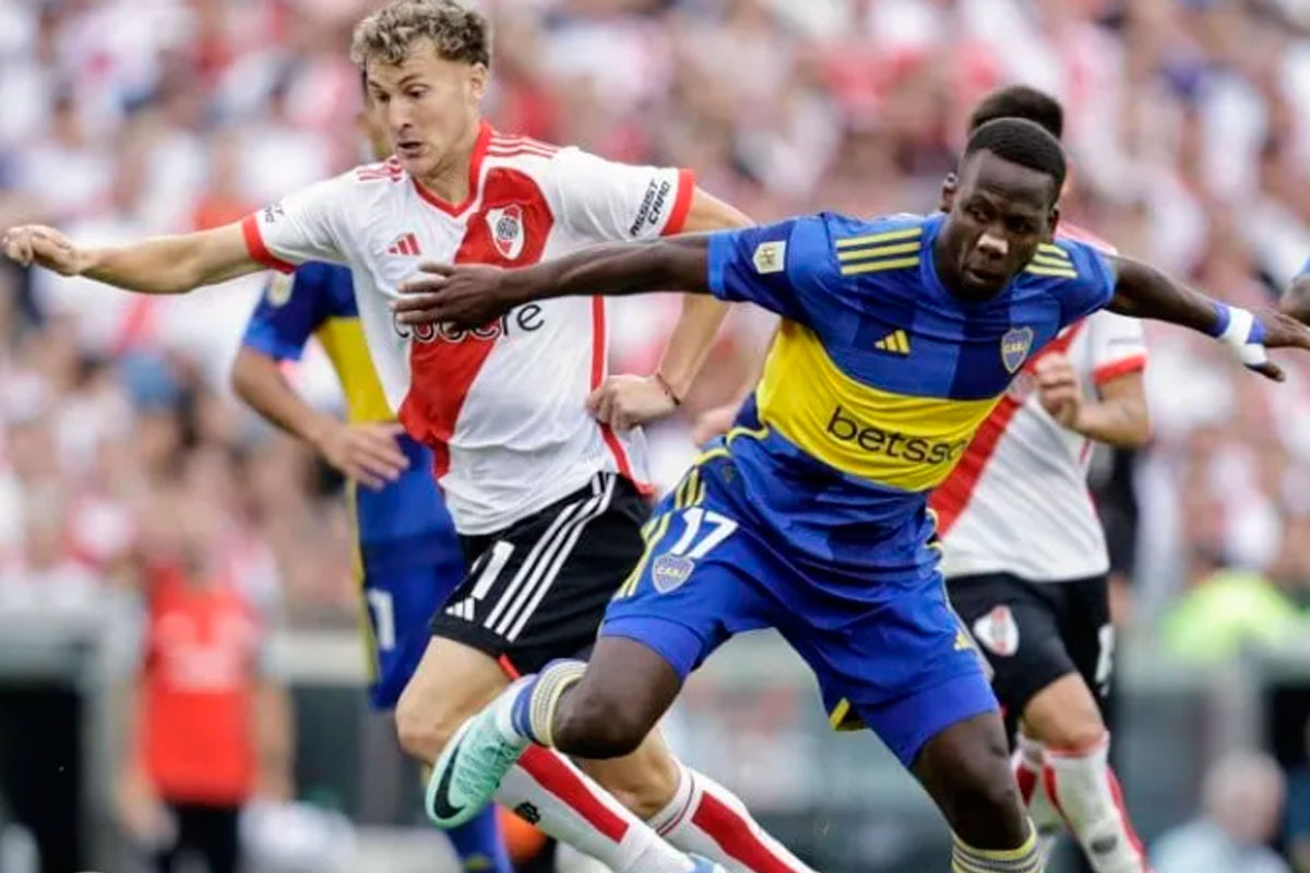 Desde el Mario Alberto Kempes, River Plate y Boca Juniors jugarán los cuartos de final de la Copa de la Liga este domingo 21 de abril desde las 15:30 horas de Buenos Aires. (Foto: AFP)
