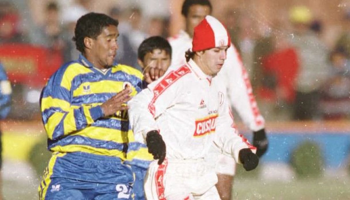 Beto Carranza anotó dos goles en la remontada histórica de Universitario frente a Unión Minas, en Cerro de Pasco (2000).