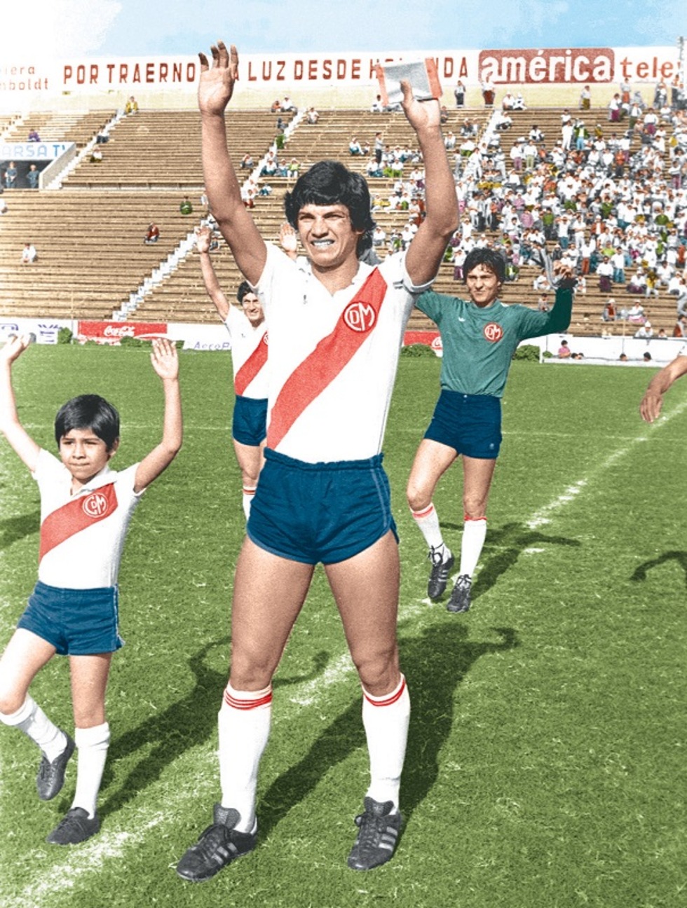 Franco Navarro es otro de los ídolos del 'Muni'. Inició su carrera en 1979 y en su partido de debut anotó dos goles en el triunfó por 3-2 sobre Sport Boys. En la 'Academia' jugó en dos etapas: de 1979 a 1983 y posteriormente en 1993. (Foto: GEC Archivo Histórico)