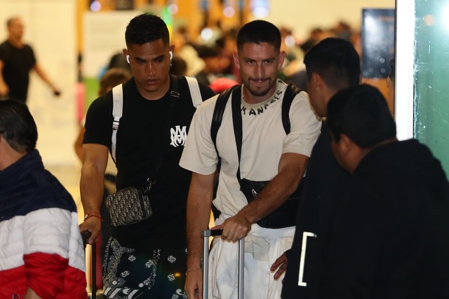 Santiago Ormeño y Anderson Santamaría arribaron a la capital del país para unirse a la Selección Peruana. (Foto: Jesús Saucedo / @photo.gec)