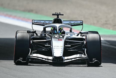 Izzi y Sky Sports HD transmitieron la carrera F1 del GP de Japón 2026 con Checo Pérez en México