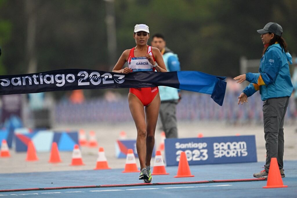 Kimberly García superó su posición panamericana al ganar el oro en Santiago 2023. En Lima 2019, se había quedado con la presea de plata. (AFP)