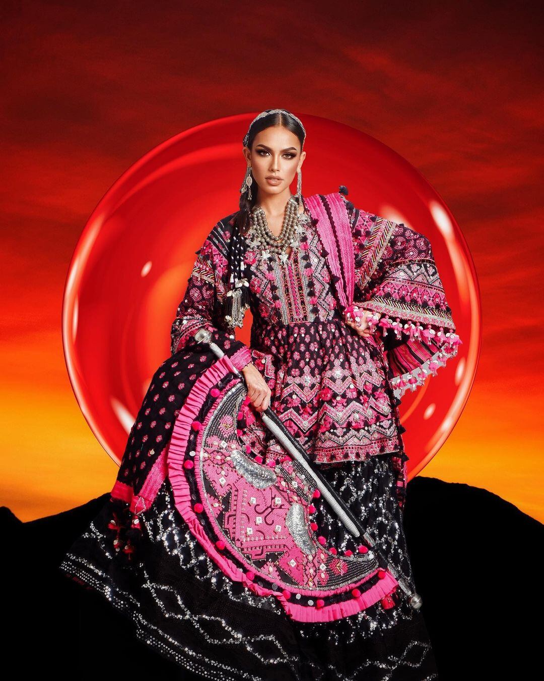 Erica Robin en su traje típico mostrado en el Miss Universo 2023 (Foto: Erica Robin / Instagram)