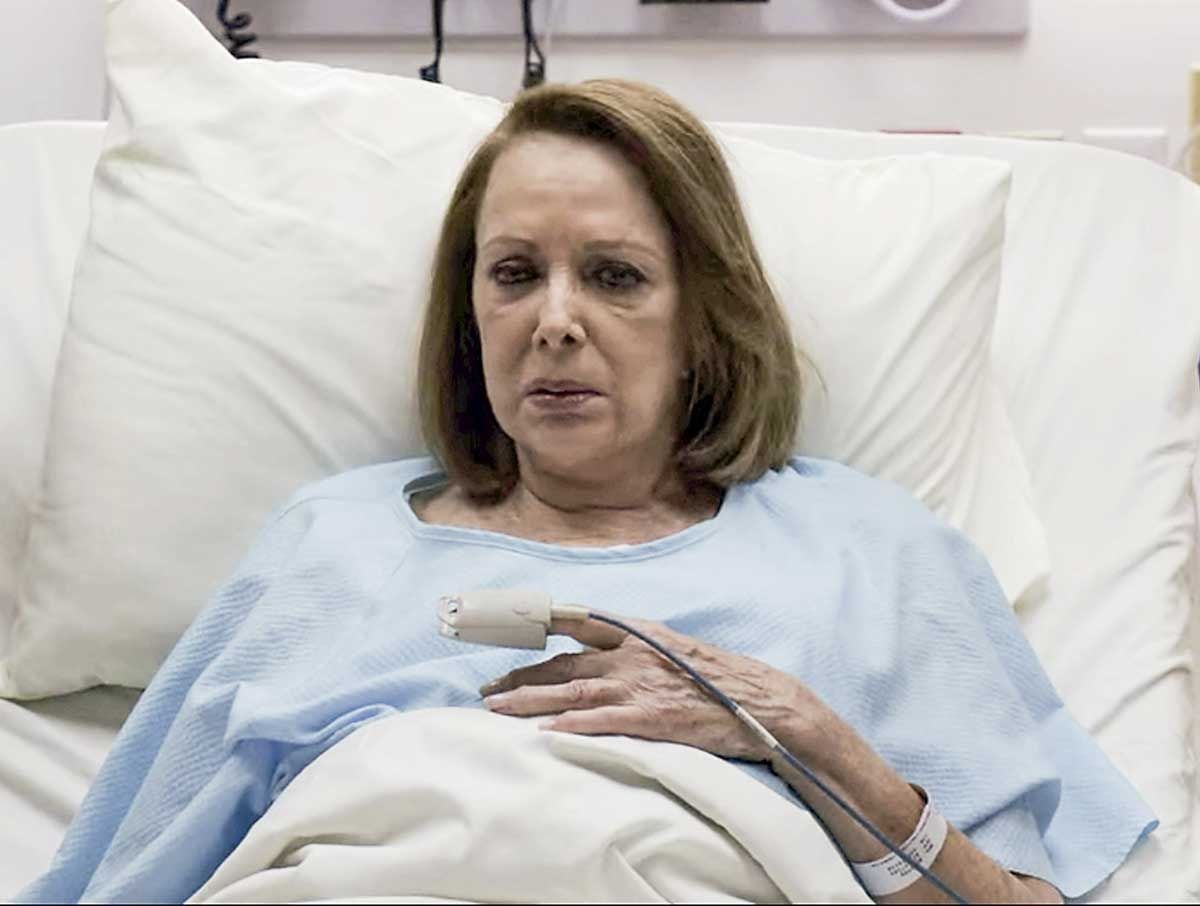 La actriz cubana Isabel Moreno interpretando el personaje de Inesita en "Betty en NY" (Foto: Telemundo)