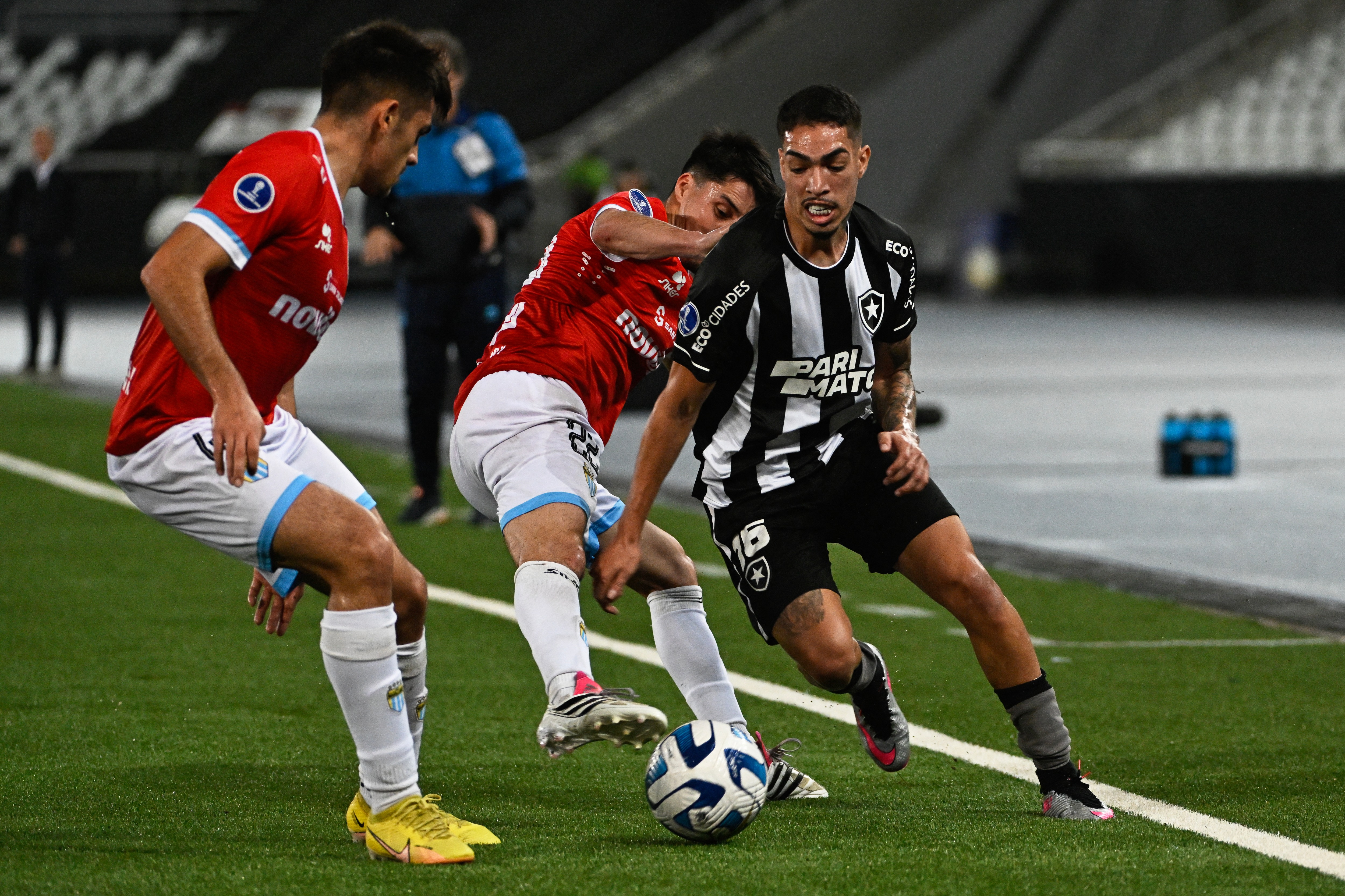 Botafogo vs. Magallanes en partido por la Copa Sudamericana 2023. (Foto: AFP)