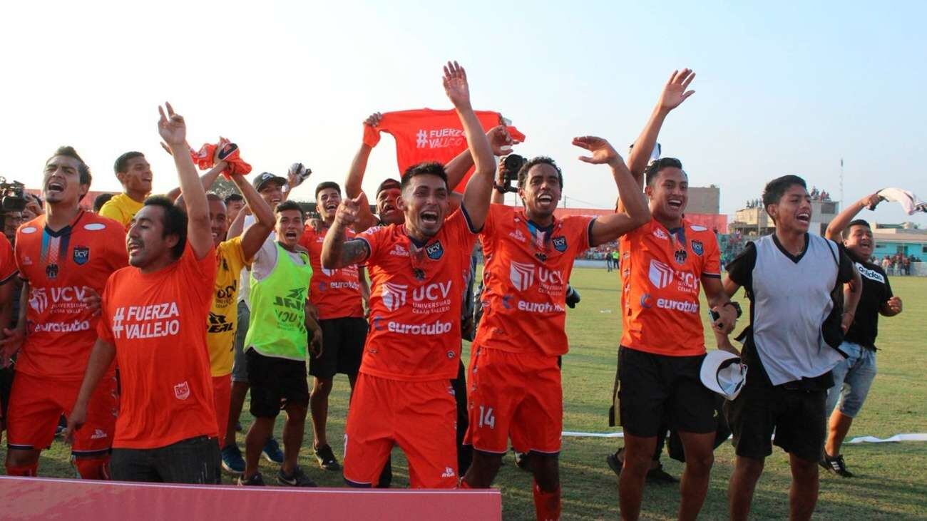 César Vallejo ganó el trofeo de Segunda División en la temporada 2018. (Foto: César Vallejo)
