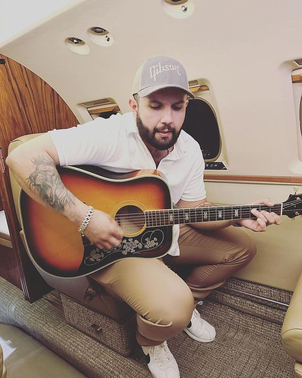 Óscar Díaz de León Huez es su nombre de pila (Foto: Carín León / Instagram)