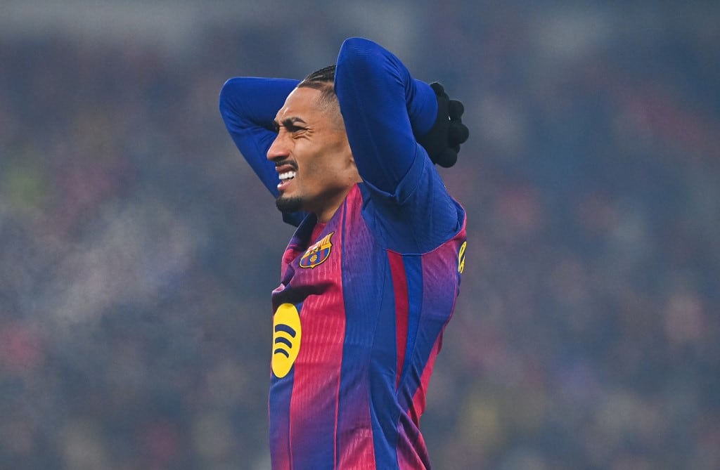 Raphinha se podría perder el partido frente al Atlético de Madrid. (Foto: Michal Cizek / AFP)