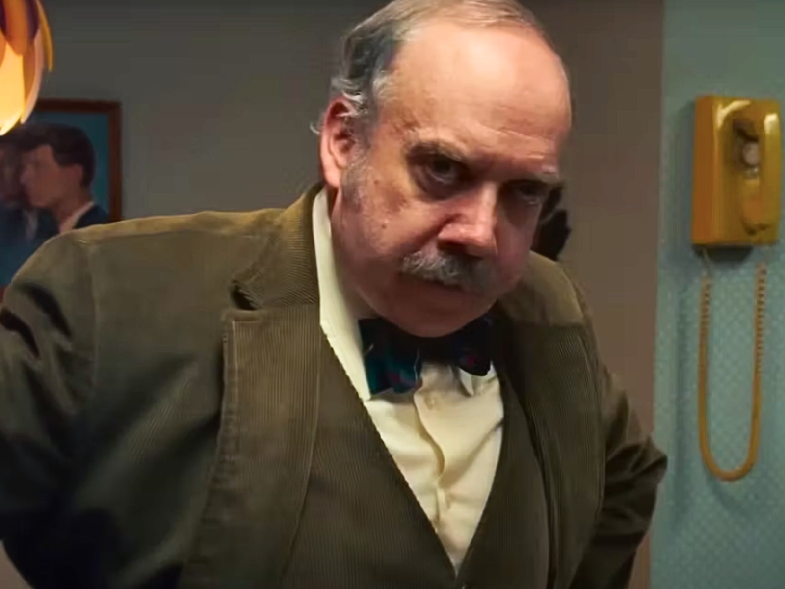 Paul Giamatti interpreta a Paul Hunham, un profesor de Barton Academy que debe cuidar a los alumnos en Navidad, en la película "The Holdovers" (Foto: Miramax)