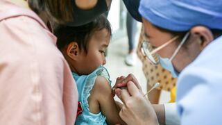 Por ahora: China comenzaría a vacunar a la población en noviembre
