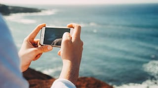 Las mejores apps para ir a la playa; ¿cuál IP debe tener tu celular para resistir la arena y el mar?
