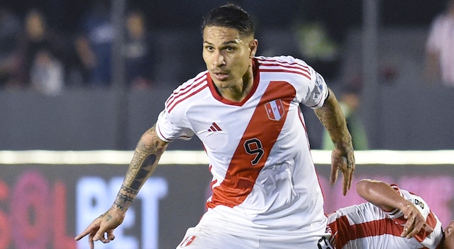 Paolo Guerrero y sus cambio de look a través del tiempo. (Foto: AFP).