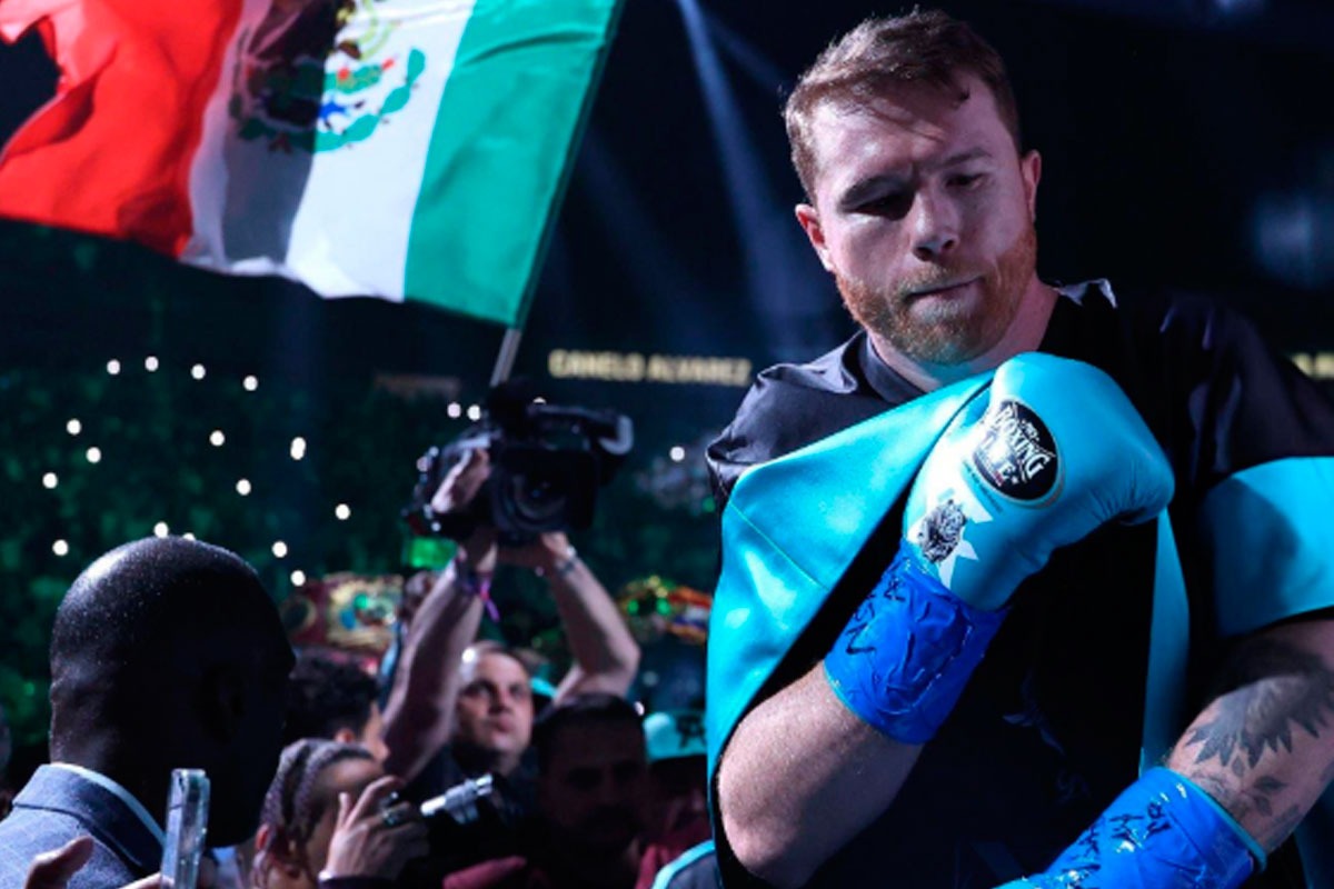 El mexicano Saúl 'Canelo' Álvarez, la gran figura del boxeo actual, venció el sábado por decisión unánime a su compatriota Jaime Munguía en Las Vegas (Estados Unidos) y retuvo su corona indiscutida del peso supermediano. (Foto: AFP)