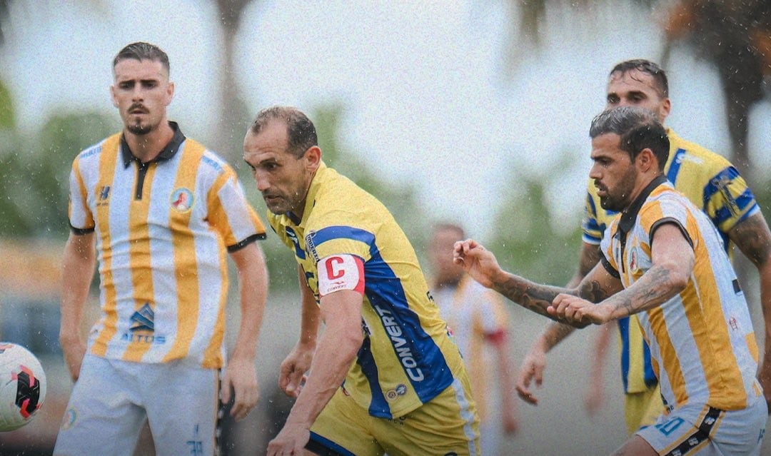 Hernán Barcos anotó dos goles en su debut en FC Cajamarca. (Foto: @Liga1Teapuesto)