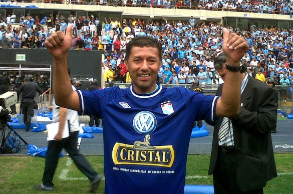 Roberto 'el Chorri' Palacios con la camiseta del Sporting Cristal (Foto: Prensa SC).