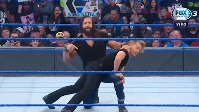 ¡Lo trató como un niño! Elias le dio una lección a Drake Maverick en el Friday Night SmackDown [VIDEO]