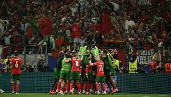 Portugal clasificó a cuartos de final en Eurocopa. (Foto: AFP)