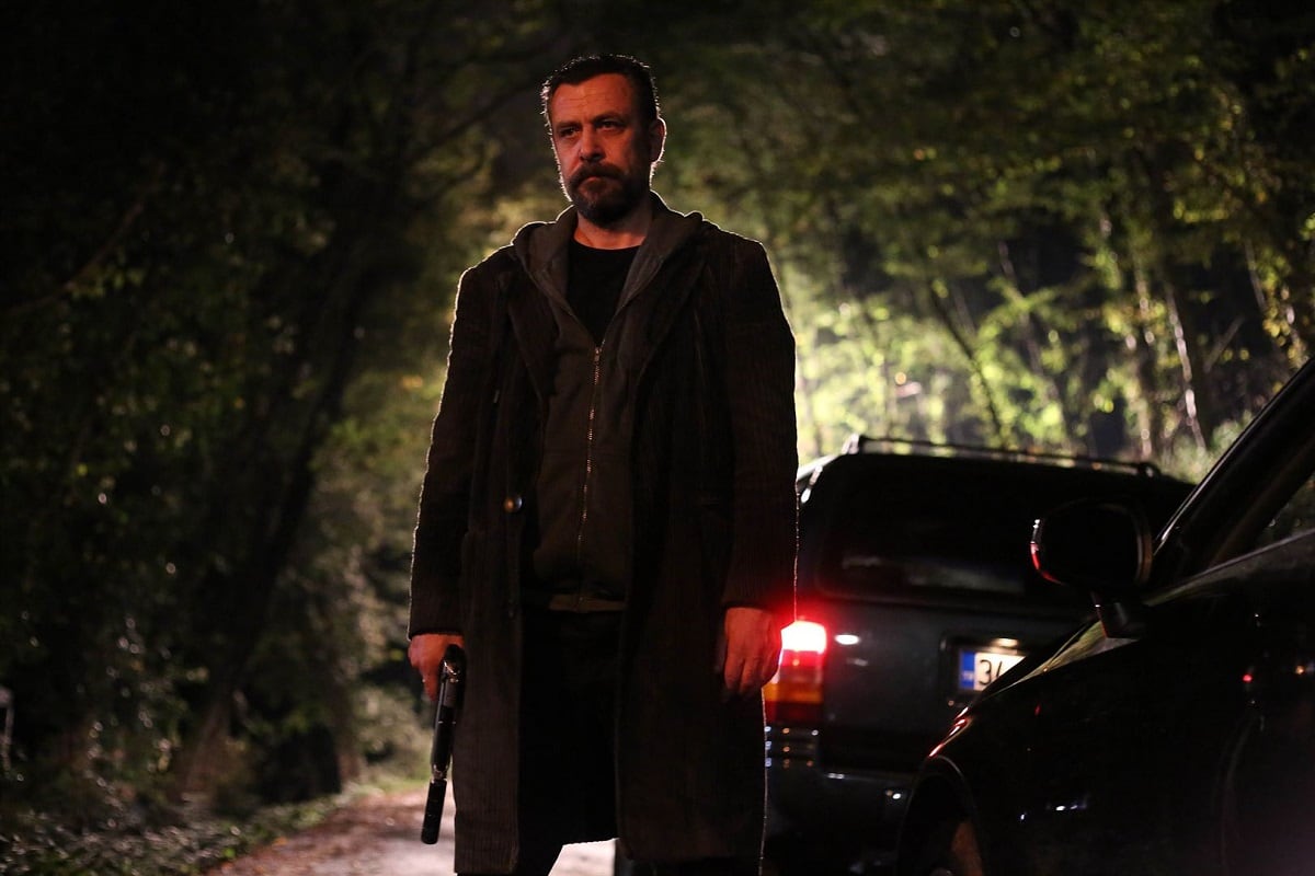 Nejat İşler como Sadık en la película turca "10 días de un mal hombre" (Foto: Netflix)
