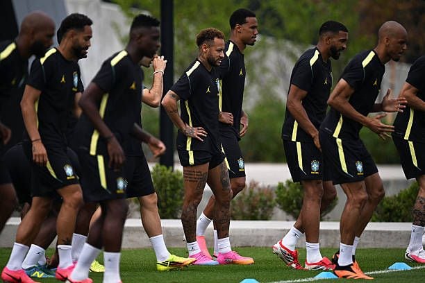 Nyemar entrenó con el resto del plantel, pues se encuentra en la fase final de su recuperación. (Foto: Getty)