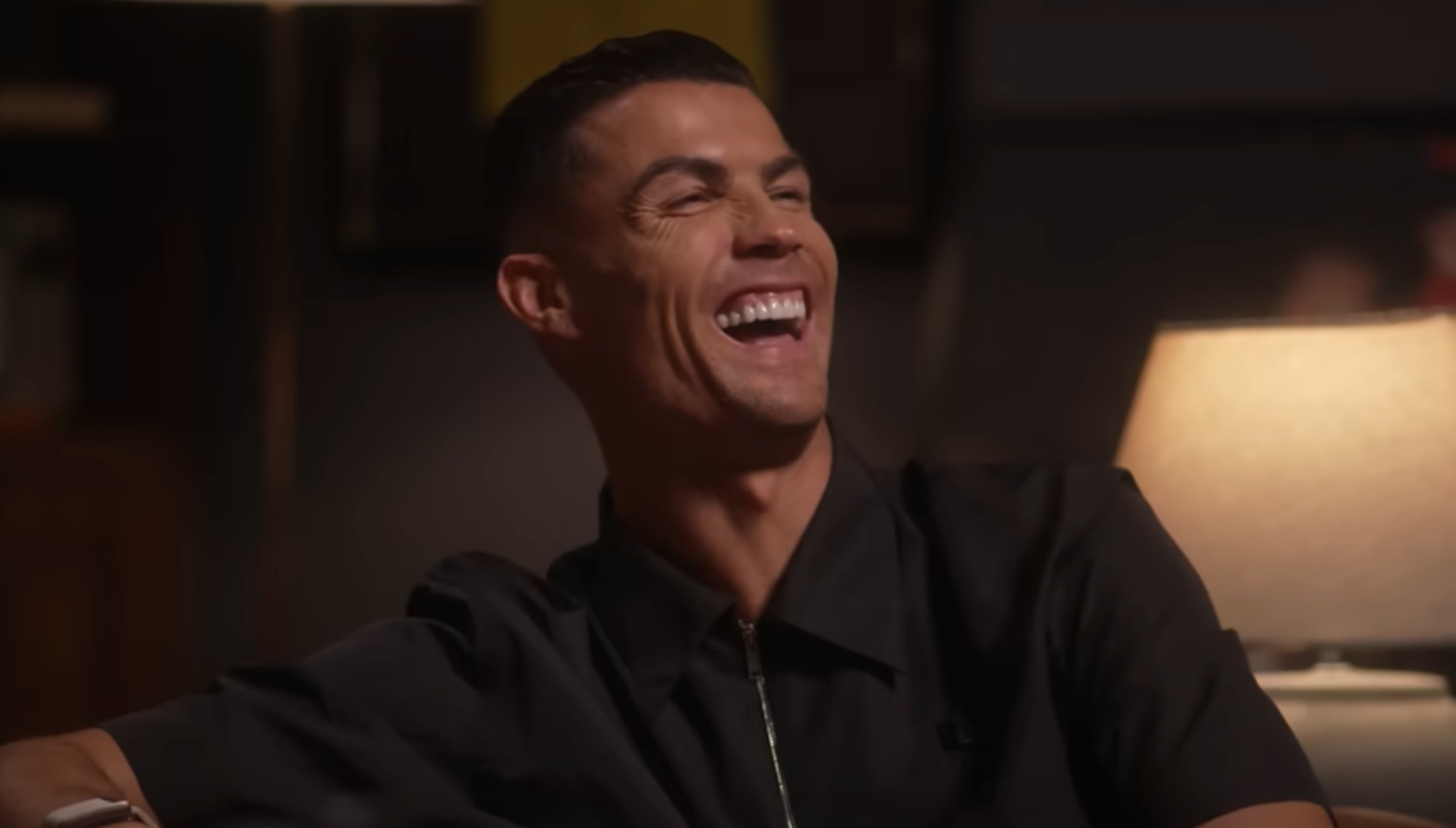 Cristiano Ronaldo aparece acompañado de su pareja Georgina Rodríguez en su nueva faceta de creador de contenidos (Foto: UR · Cristiano / YouTube)