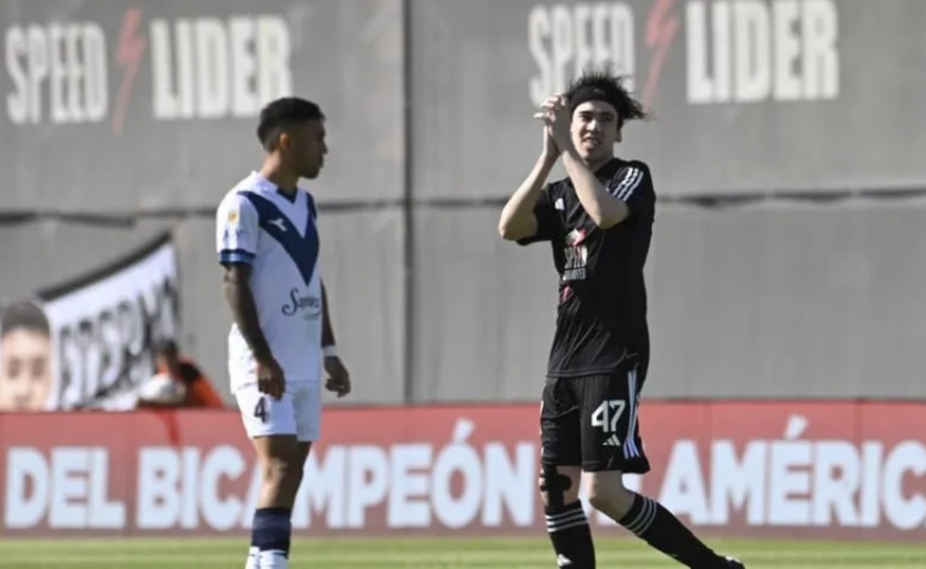 Riestra fue multado por hacer debutar a Spreen en la Superliga argentina.