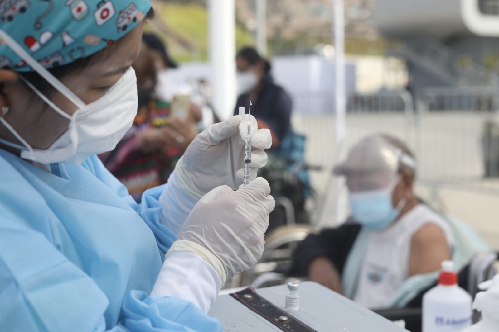 Conoce la cantidad de vacunas contra el coronavirus (COVID-19) y de cuáles laboratorios llegarán este mes de mayo. Foto: GEC