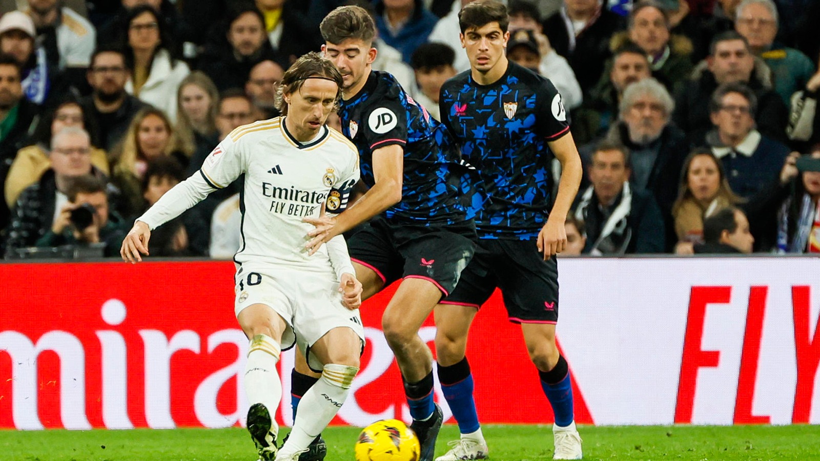 ¿Por qué podría repetirse el Real Madrid vs. Sevilla? La razón según un exárbitro de LaLiga. (Foto: EFE)