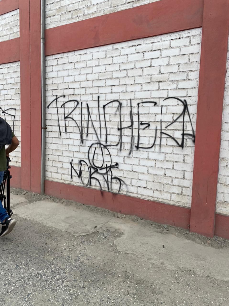 Barristas hicieron pintas en las instalaciones de la Videna. (Foto: Fernanda Huapaya / Depor)