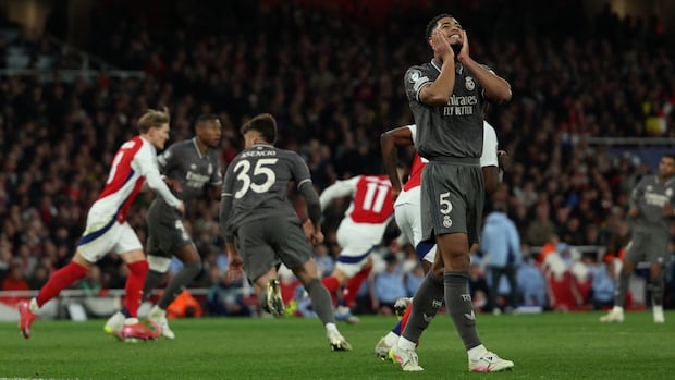 Real Madrid cayó 3-0 en la ida frente al Arsenal y buscará la remontada en el Santiago Bernabéu. (Foto: AFP)
