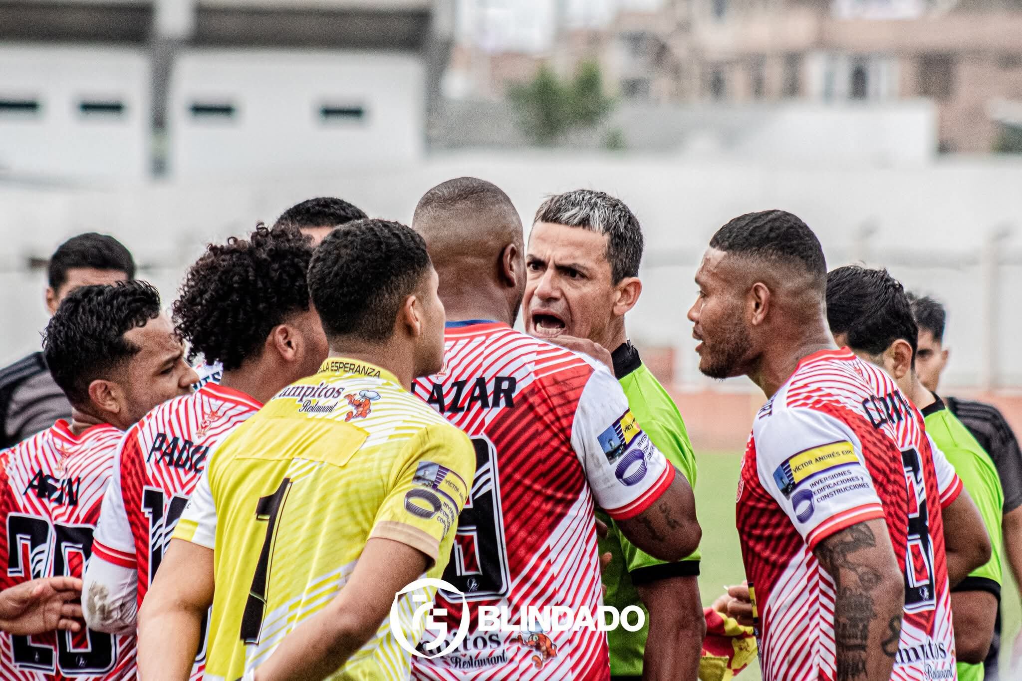 José Cotrina (capitán) recibió una dura sanción tras informe arbitral. (Foto: Blindado 75)