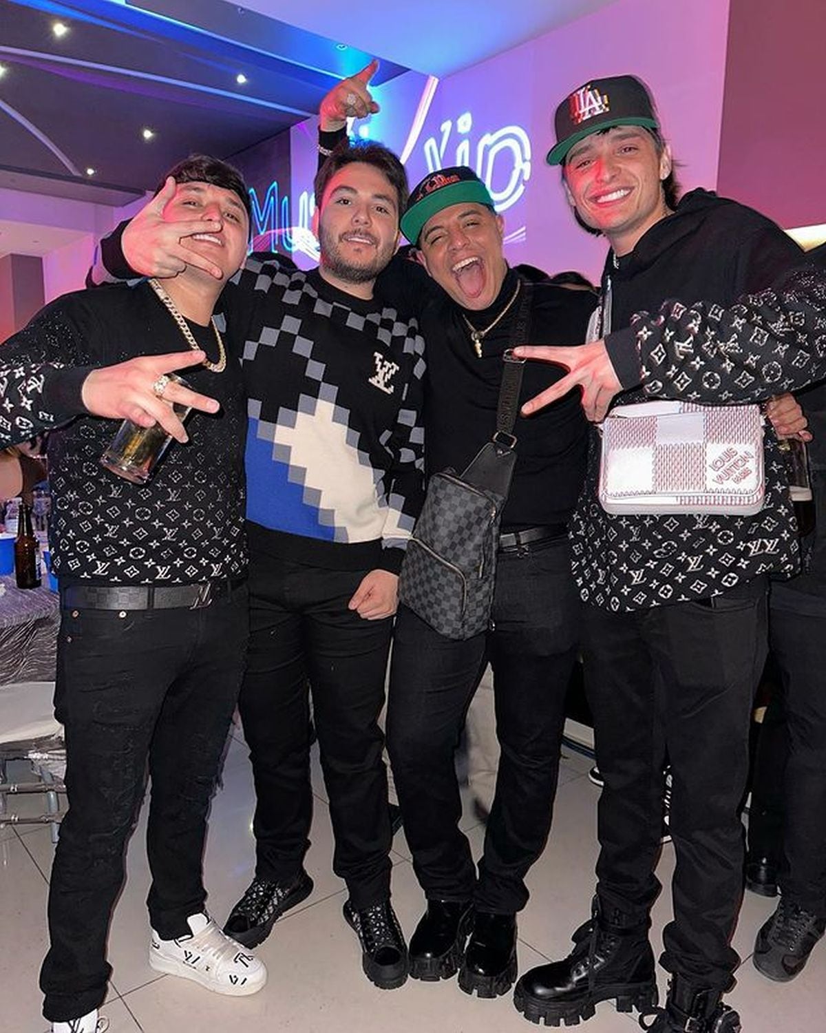 Junto a Gabito Ballesteros, Eduin Caz y "Peso Pluma" (Foto: Tito Laija / Instagram)