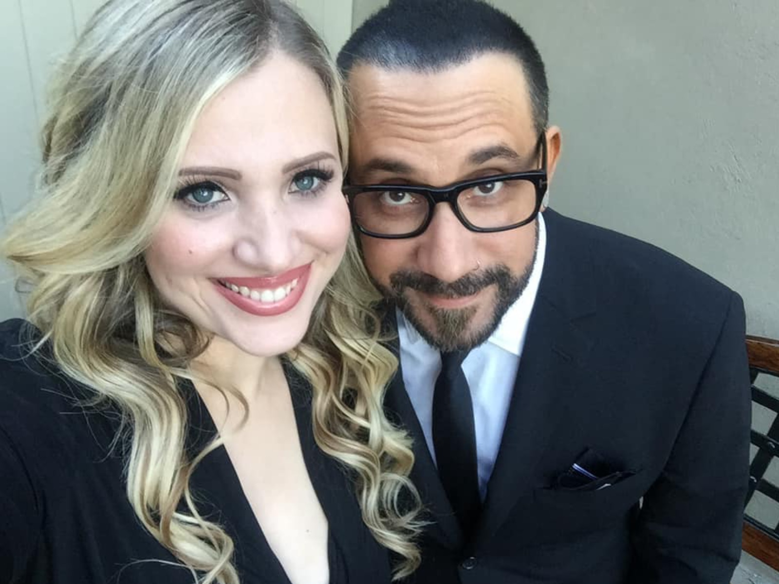 AJ McLean y Rochelle DeAnna Mclean en una imagen que se tomaron y compartieron en 2020, cuando aún se mantenían juntos como matrimonio y pareja (Foto: AJ McLean / Facebook)
