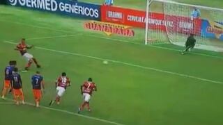 Penal bien pateado... Paolo Guerrero definió sutilmente para el cuarto de Flamengo