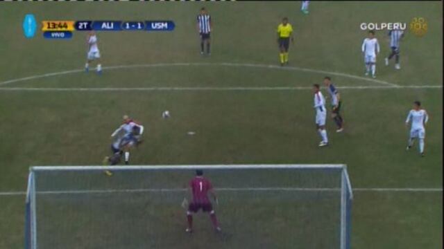 Era el segundo blanquiazul: Carlos Ascues se falló un gol cantado ante Erick Delgado [VIDEO]