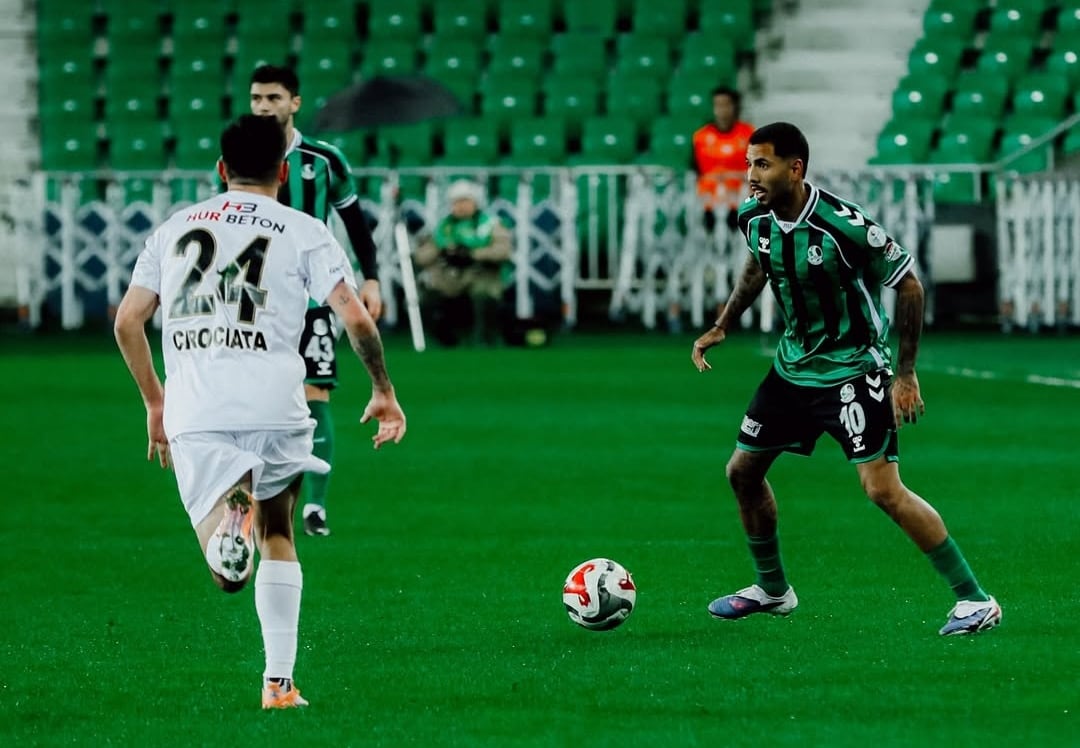 Sergio Peña usa la '10' en Sakaryaspor de Turquía. (Foto: Sakaryaspor)