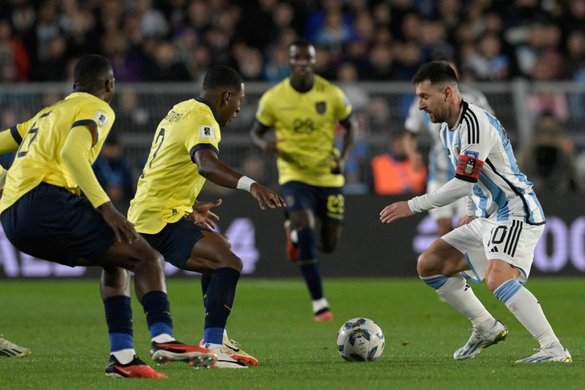 ViX+, Telemundo y TUDN USA transmitieron el juego entre Argentina y Ecuador por la jornada 1 de las Eliminatorias Conmebol a la Copa del Mundo 2026. (Foto: AFP)
