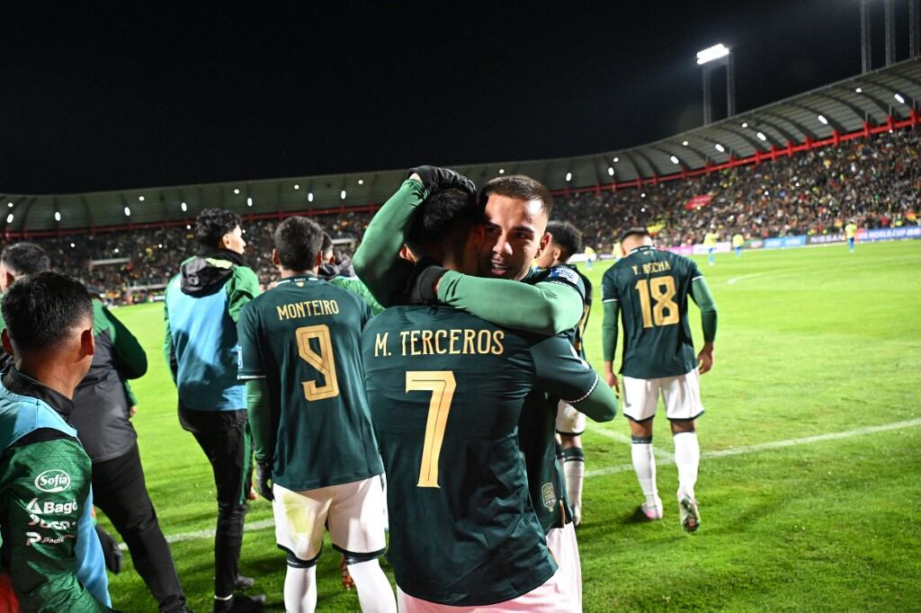 Bolivia's forward #07 Miguel Terceros celebrates with his teammates after scoring his team's first goal during the 2026 FIFA World Cup South American qualifiers football match between Bolivia and Brazil, at the Municipal de El Alto stadium, in El Alto, La Paz department, Bolivia on September 9, 2025. (Photo by AIZAR RALDES / AFP)