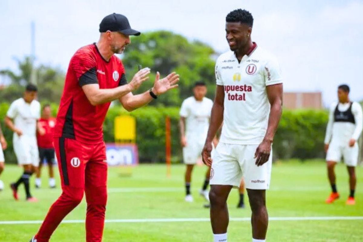 Javier Rabanal daría sus primeros minutos este viernes a Sekou Gassama (Foto: @Universitario)
