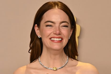 Oscars 2024: qué reciben los ganadores Cillian Murphy, Emma Stone y Christopher Nolan, además de la estatuilla de la Academia