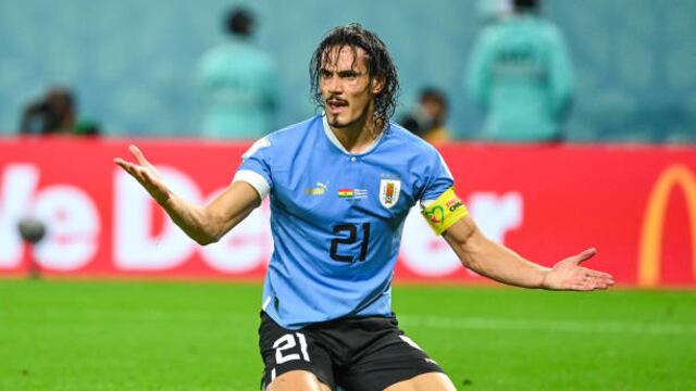 ¡Frustrado! Edinson Cavani se desahogó tras eliminación de Uruguay y golpeó el VAR [VIDEO]