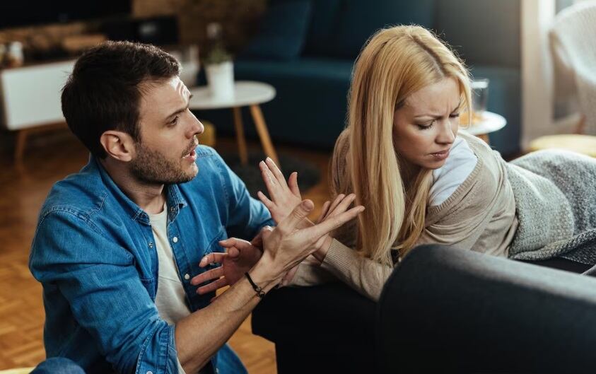 La infidelidad surge de una compleja interacción de factores emocionales, psicológicos y sociales. (Foto referencial: Freepik)