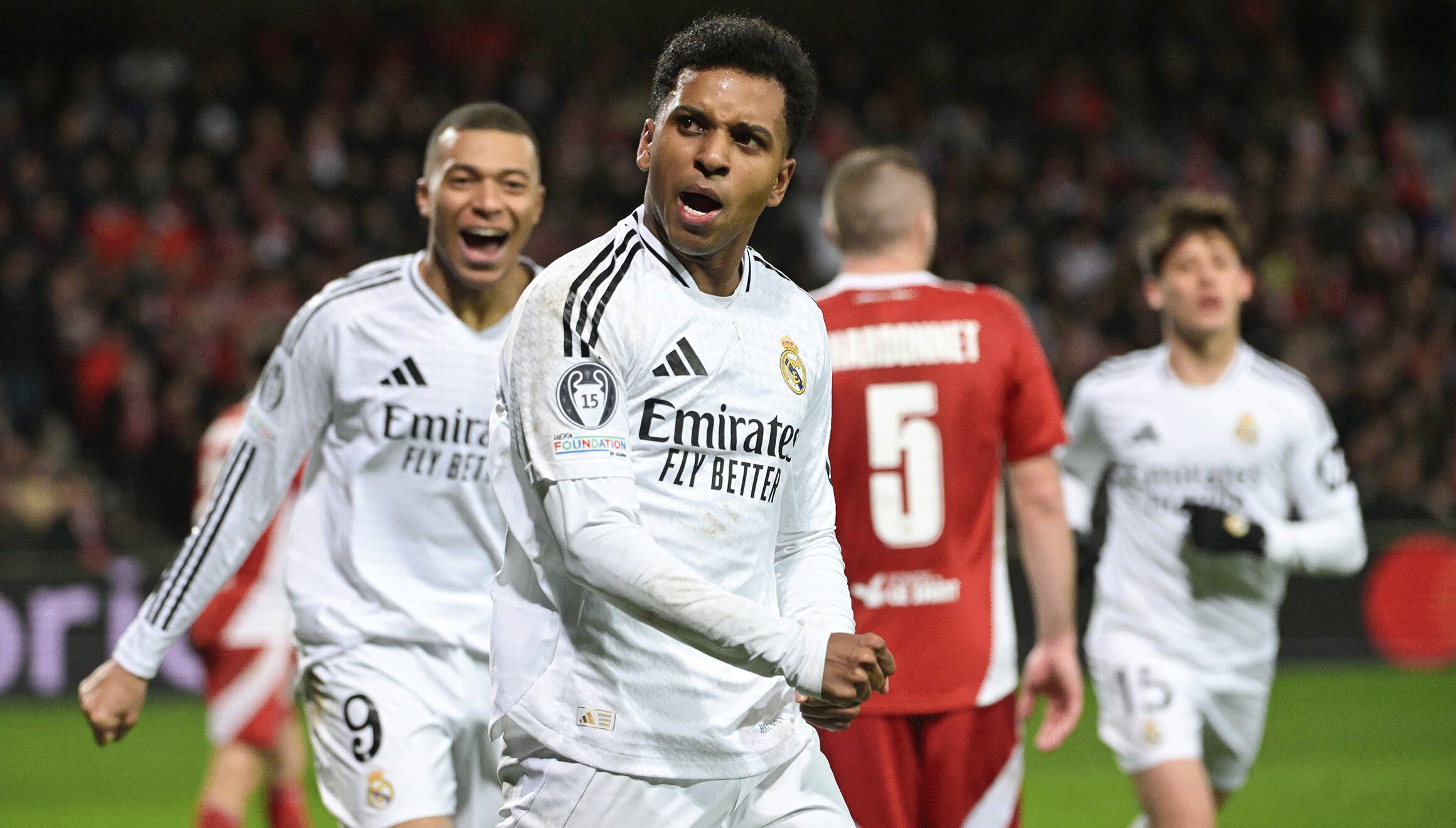 Real Madrid logró vencer de forma justa por 3-0 al Brest con doblete de Rodrygo, clasificando a los play off de la UEFA Champions League. (Foto: AFP)