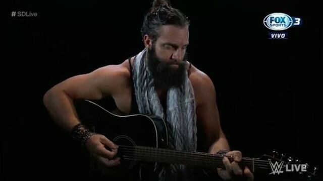 ¡Con guitarra en mano! Elias le dedicó una peculiar canción a Chad Gable en SmackDown Live [VIDEO]