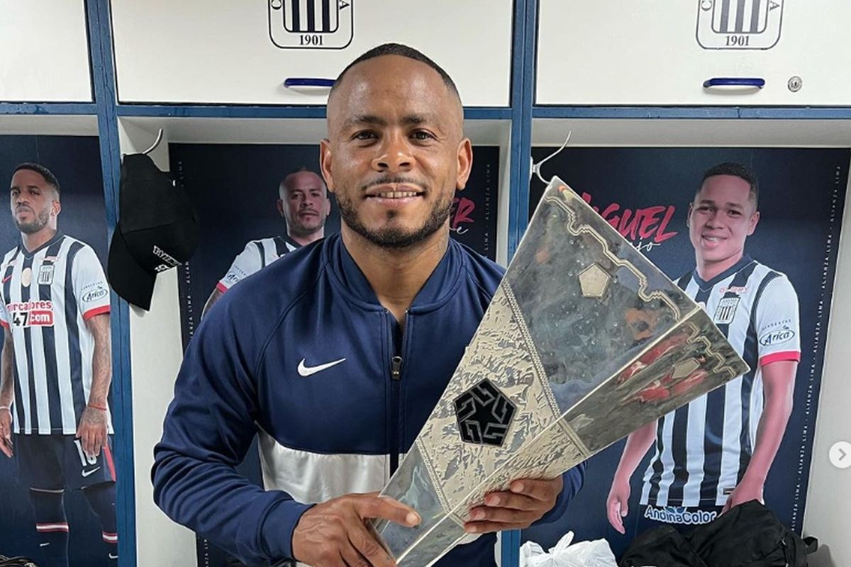 Wilmer Aguirre fue campeón del fútbol peruano por última vez en 2022, jugando con la camiseta de Alianza Lima. (Foto: Instagram)