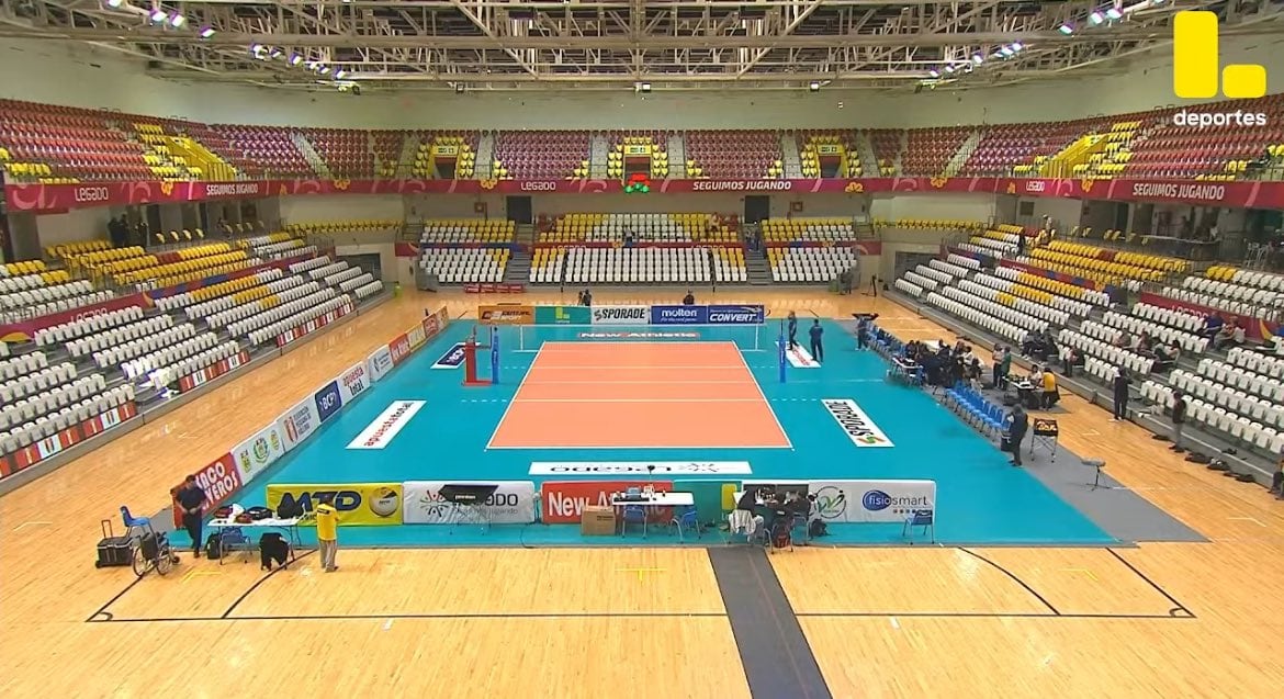 Así lucía el Coliseo al momento que debía iniciar la fecha 1 de la Liga de Vóley. (Foto: Latina)