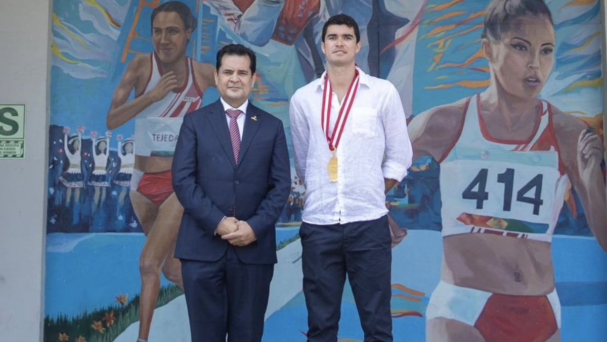 Diego Elías recibe los Laureles Deportivo en el grado de Gran Cruz. (Foto: IPD)