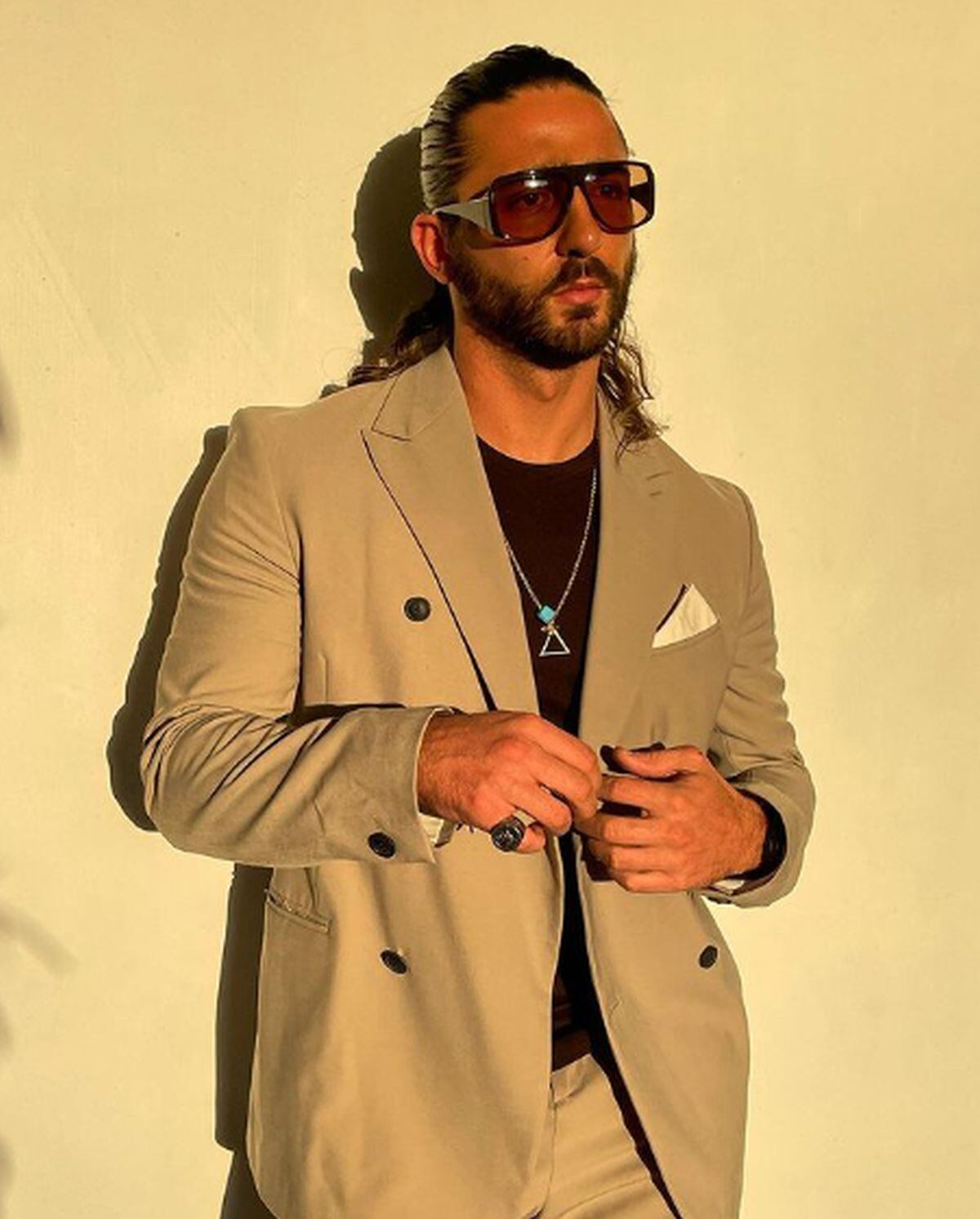 El chico reality sí que sabe darlo todo en la competencia y pide el voto de la gente (Foto: Potro Caballero / Instagram)