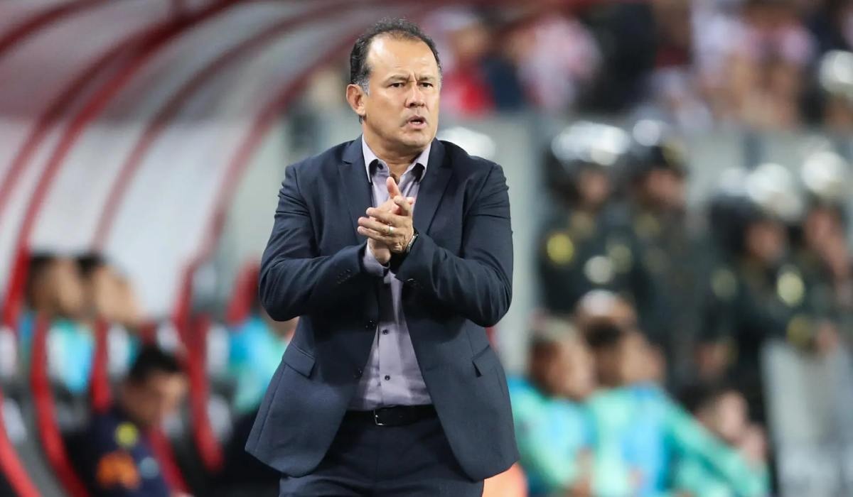 Juan Reynoso vuelve al fútbol peruano y dirigirá a Melgar. (Foto: EFE)