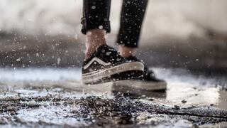 ¿Qué trucos son efectivos para que los zapatos no resbalen en la lluvia? 